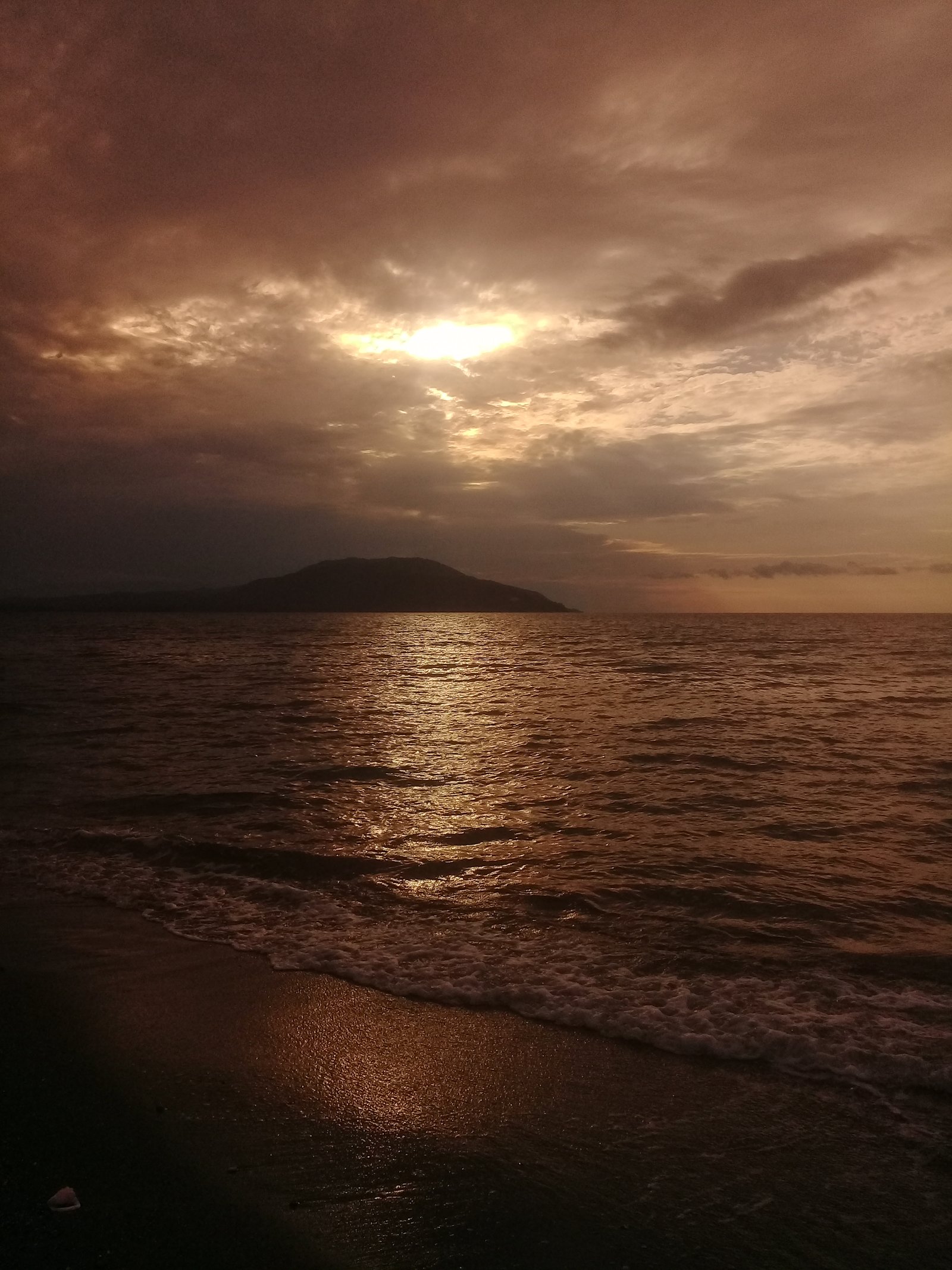 Il y a plusieurs raisons pour lesquelles un ressortissant étranger pourrait être intéressé à visiter Haïti Il y a plusieurs raisons pour lesquelles un ressortissant étranger pourrait être intéressé à visiter Haïti