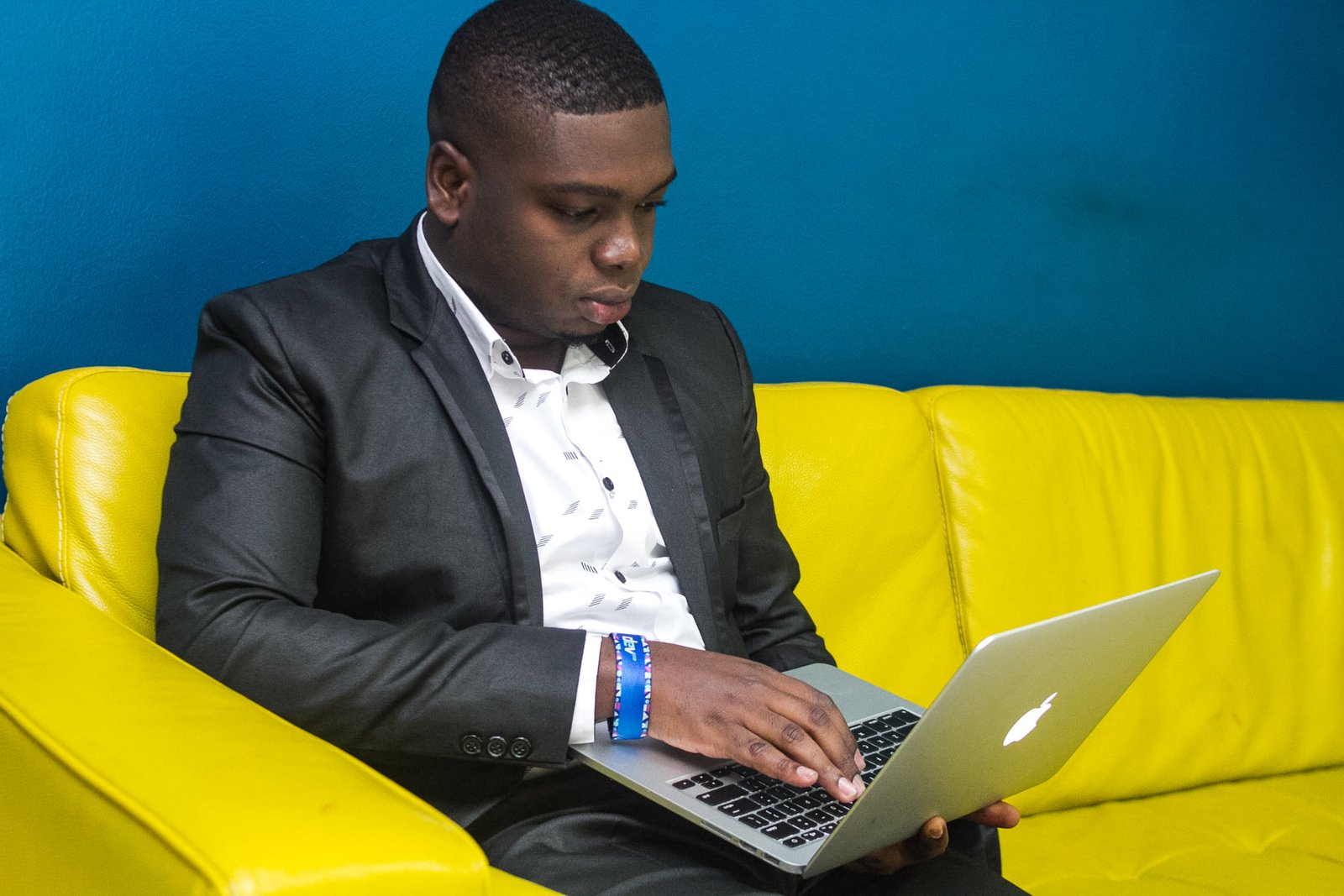 Le Webmaster haïtien : Guy Alain Appolon, une référence incontestée Le Webmaster haïtien : Guy Alain Appolon, une référence incontestée